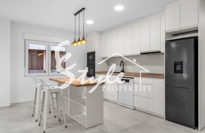 Resale - Apartament  - Torrevieja - Playa del Acequión