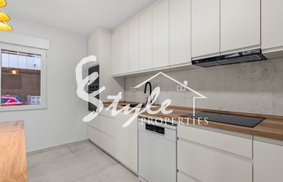 Resale - Apartament  - Torrevieja - Playa del Acequión