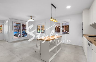 Resale - Apartament  - Torrevieja - Playa del Acequión
