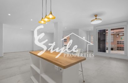 Resale - Apartament  - Torrevieja - Playa del Acequión
