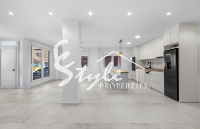 Resale - Apartament  - Torrevieja - Playa del Acequión