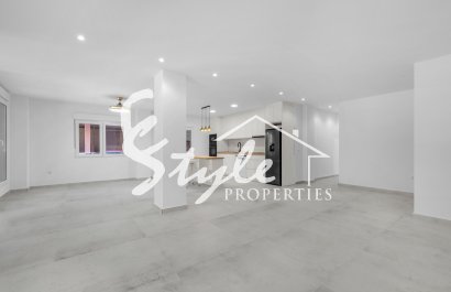 Resale - Apartament  - Torrevieja - Playa del Acequión