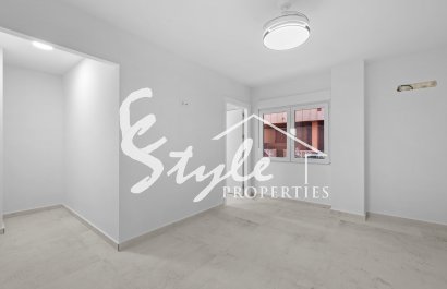 Resale - Apartament  - Torrevieja - Playa del Acequión
