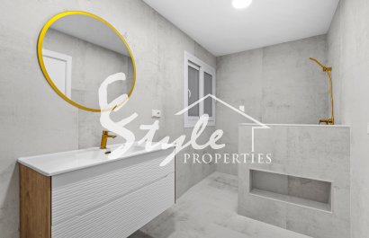 Resale - Apartament  - Torrevieja - Playa del Acequión