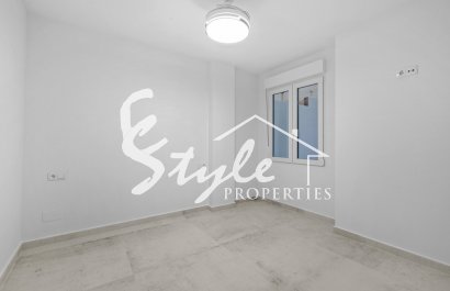 Resale - Apartament  - Torrevieja - Playa del Acequión