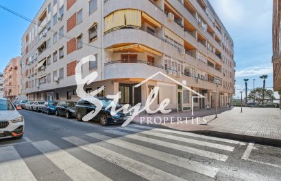 Resale - Apartament  - Torrevieja - Playa del Acequión