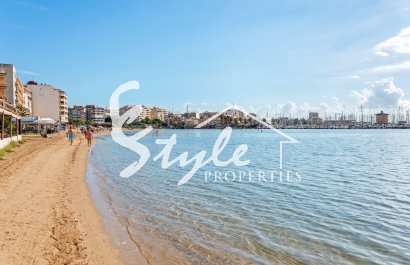 Resale - Apartament  - Torrevieja - Playa del Acequión