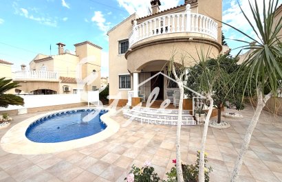 Resale - Villa - Orihuela-Costa - Villamartin