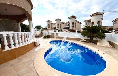Resale - Villa - Orihuela-Costa - Villamartin