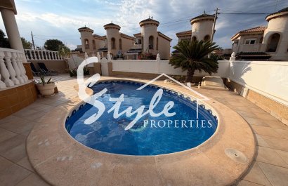 Resale - Villa - Orihuela-Costa - Villamartin