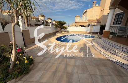 Resale - Villa - Orihuela-Costa - Villamartin