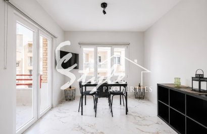 Resale - Apartament  - Torrevieja - Playa del Cura