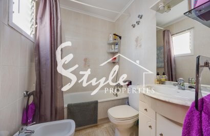 Resale - Apartament  - Torrevieja - Playa del Acequión