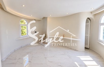 Resale - Villa - Altea