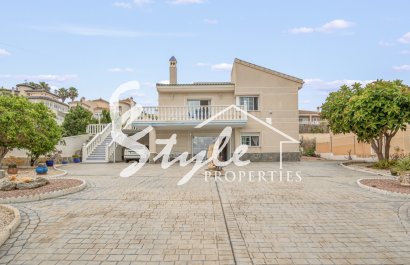 For Sale Spacious Detached House with Private Pool in Lomas de La Juliana, Algorfa, Costa Blanca. ID1307