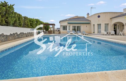 For Sale Spacious Detached House with Private Pool in Lomas de La Juliana, Algorfa, Costa Blanca. ID1307