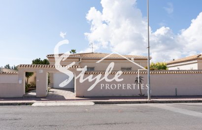 Resale - Villa - Orihuela-Costa - Playa Flamenca