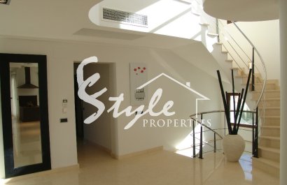Resale - Villa - Cabo Roig