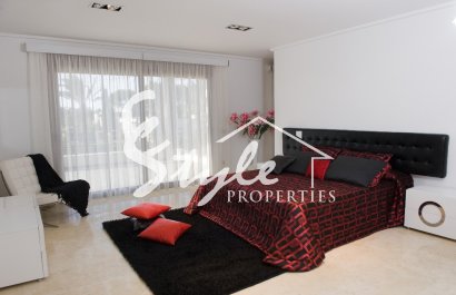 Resale - Villa - Cabo Roig