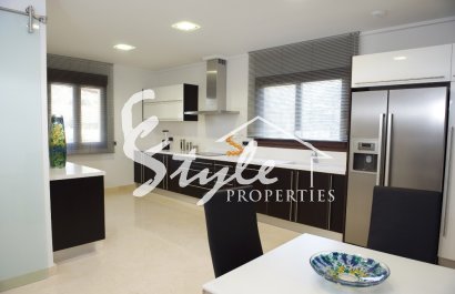 Resale - Villa - Cabo Roig