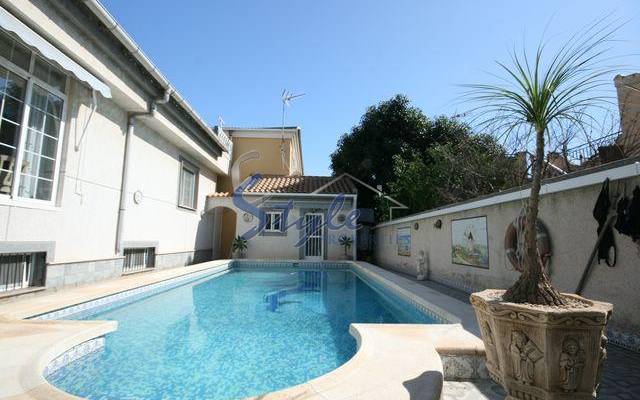 Resale - Villa - Cabo Roig