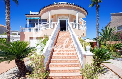 Resale - Villa - Los Altos