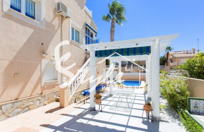 Resale - Villa - Los Altos