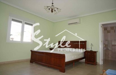 Resale - Villa - Cabo Roig