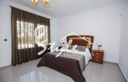 Resale - Villa - Cabo Roig