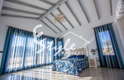 Resale - Villa - Cabo Roig