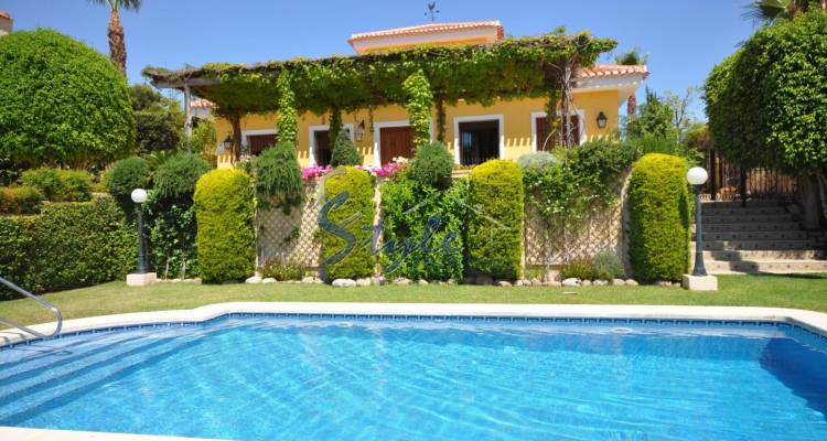 Resale - Villa - Los Balcones, Torrevieja - Los Balcones