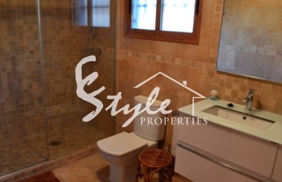 Resale - Villa - Cabo Roig