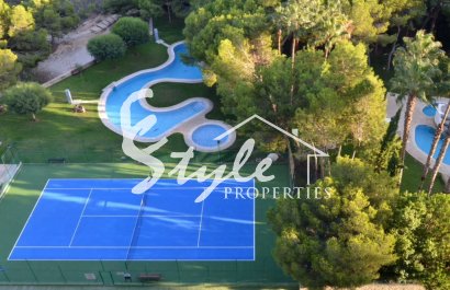 Apartamento con padel y tenis en Campoamor, Orihuela Costa, Costa Blanca, Spain 