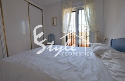 Chalet semi-adosado de 3 dormitorios en venta cerca del campo de golf en Las Filipinas, Villamartin