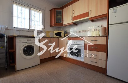 Chalet semi-adosado de 3 dormitorios en venta cerca del campo de golf en Las Filipinas, Villamartin