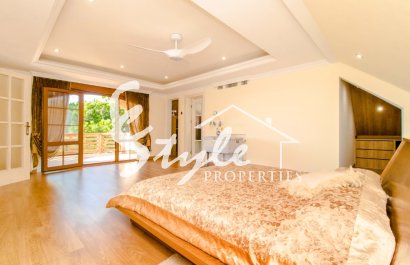 For sale comfortable luxury villa with pool and green areas in Ciudad Quesada, Costa Blanca