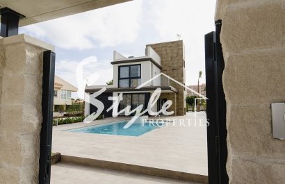 Promotion in Dehesa de Campoamor. Complex of independent villas with private pool near the sea in Orihuela Costa.