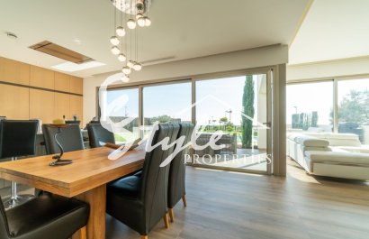 luxury villa for sale with garden and pool near the golf course in Colinas Golf & Country Club de Campoamor