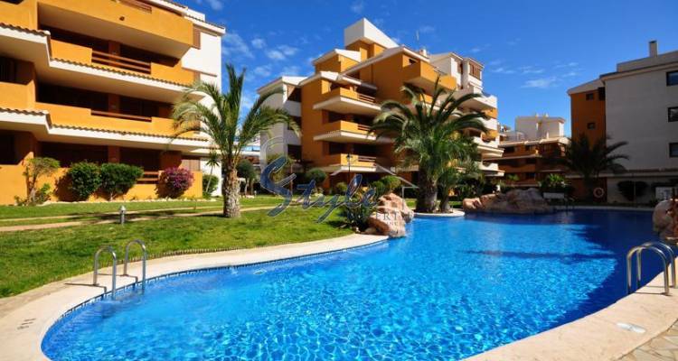 Apartamento en complejo com piscina