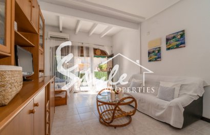 Buy bungalow with pool close to the sea in Playa Flamenca, Orihuela Costa. ID: 4018