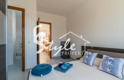 Buy bungalow with pool close to the sea in Playa Flamenca, Orihuela Costa. ID: 4018