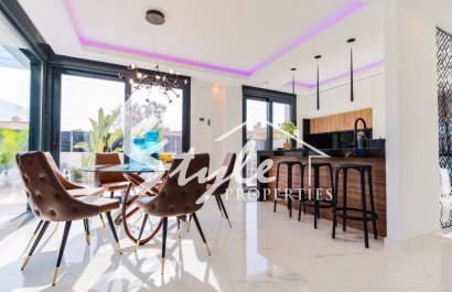 Новая вилла с современным дизайном и высокими технологиями в Торрете, Флорида, Торревьеха. IDON280