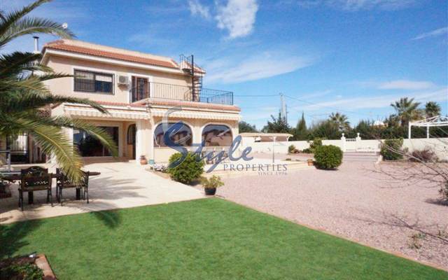 Villa con piscina privada en Los Montesinos, Costa Blanca