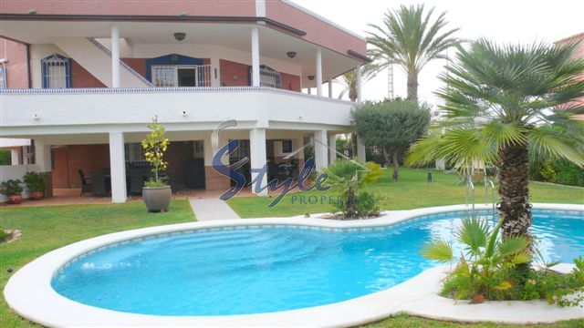 Villa de lujo con piscina privada en Torrevieja, Costa Blanca
