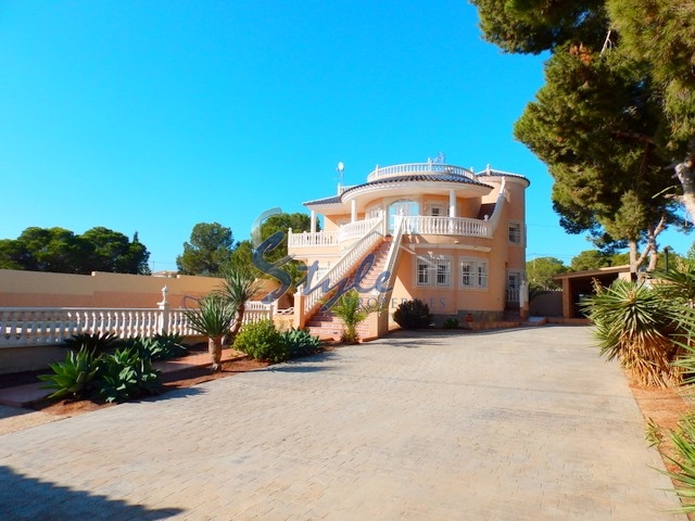 Villa con piscina privada en Campoamor, Costa Blanca