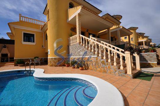 4 bedroom villa for sale in Villamartin, Costa Blanca, Alicante, Spain