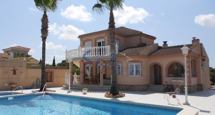 Villa with private pool for sale in Los Balcones, Costa Blanca, Torrevieja, Alicante, Spain