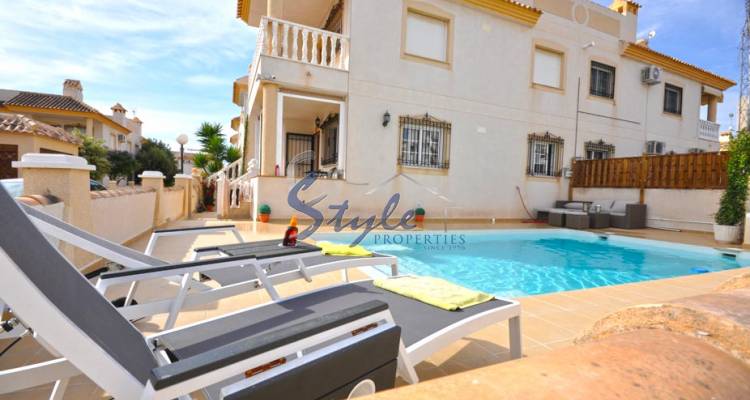 Apartment with private pool for sale in Villamartin, Costa Blanca, Spain 808-1