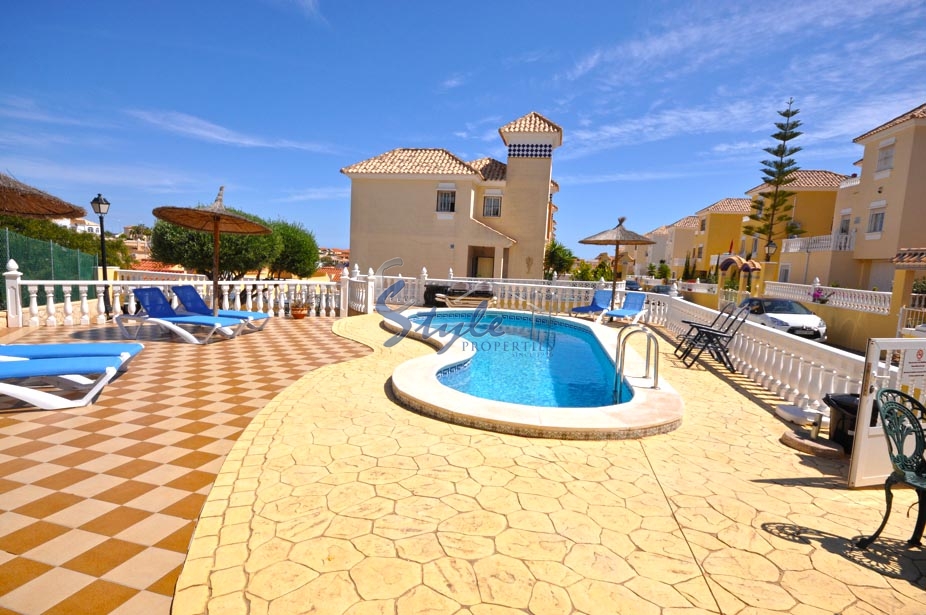 Detached villa for sale in Villamartin, Costa Blanca, Spain 120-4