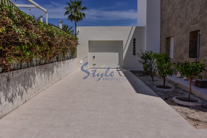 Resale - Villa - Cabo Roig